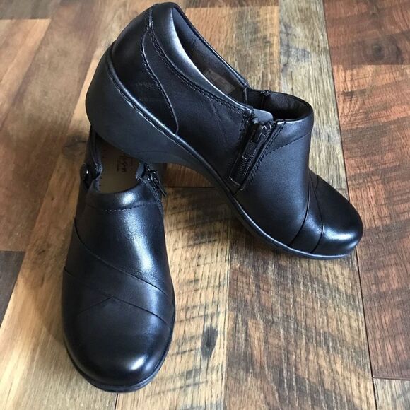 Clarks Collection women’s Size 7.5 side zip leather button Ultimate comfort New - Picture 6 of 6